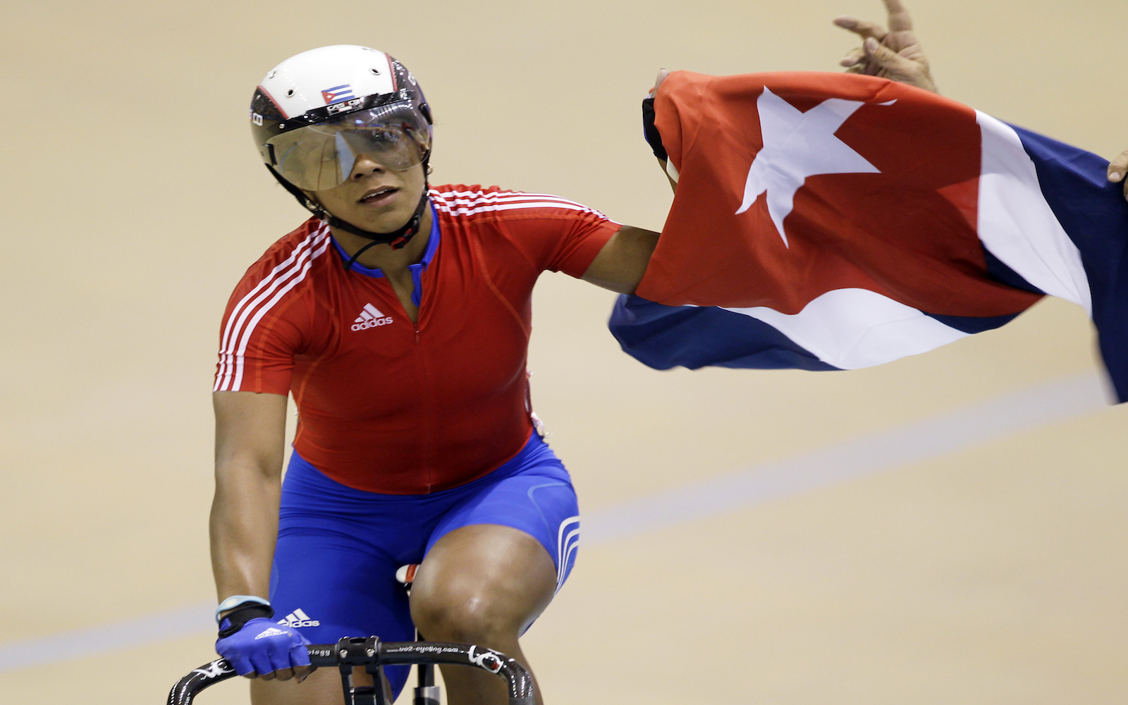 VoluntadDeHierro La ciclista Lisandra Guerra no cree en obstáculos