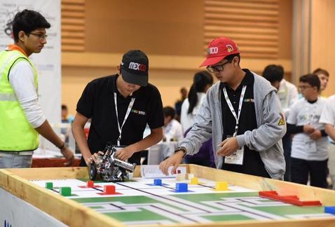 Foto de los mexicanos en la WRO. Tomada de Facebook. Cuenta SoyRobotics