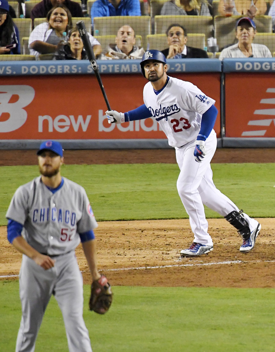 Adrián González, primera base de los Dodgers de Los Ángeles