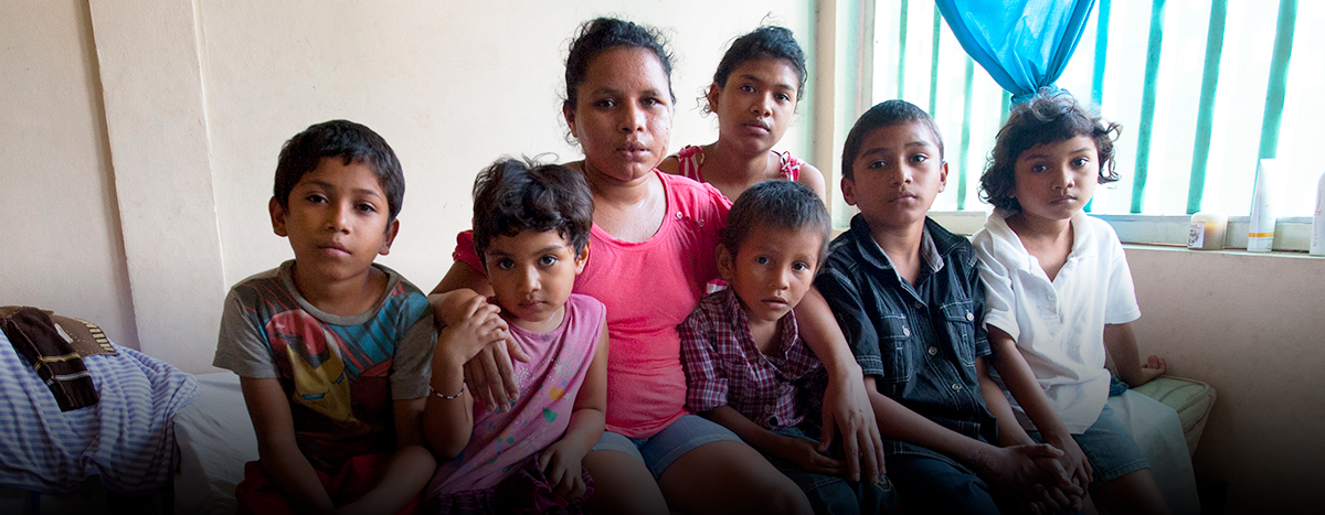 Miles de niños refugiados de Centroamérica huyen del crimen.
