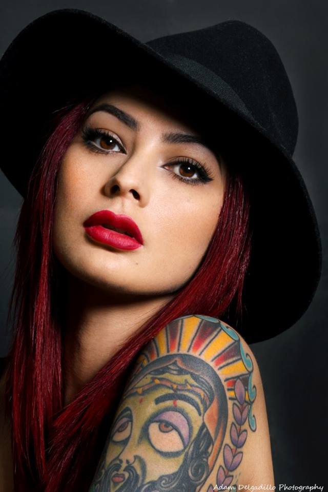 La hispana es una artista del maquillaje.