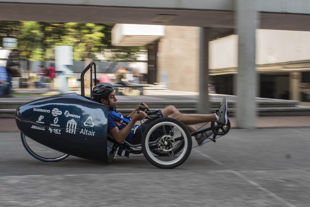 Estudiantes ganan competencia internacional con auto mexicano